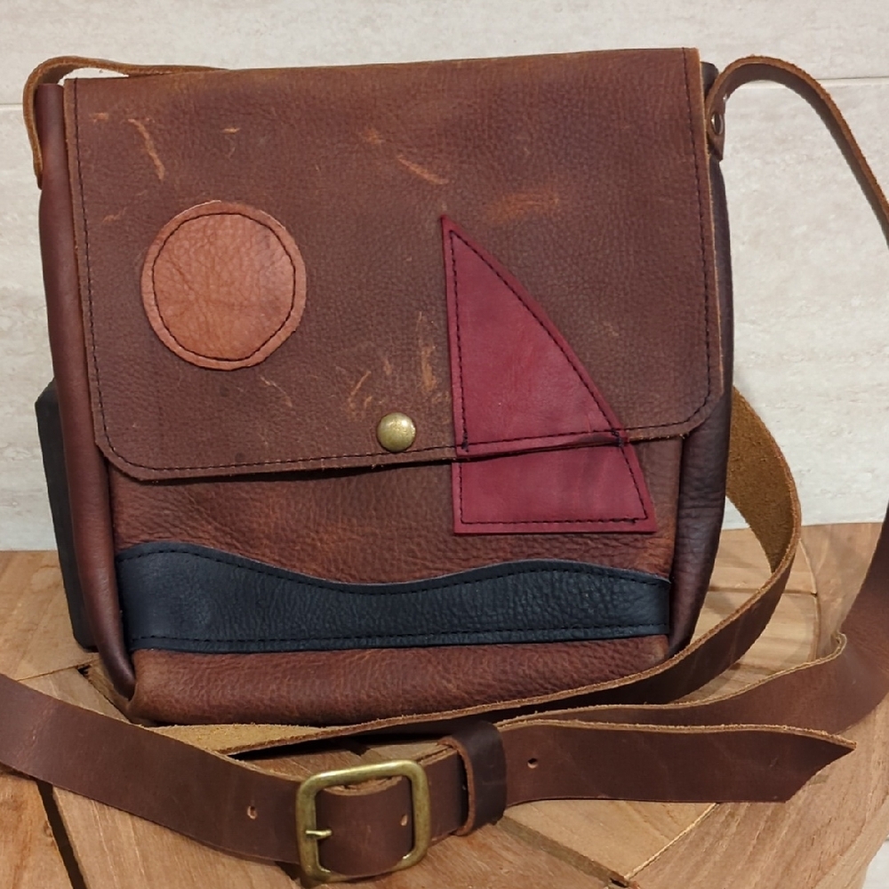 Janie-Nicole Leather Small Crossbody in Brown